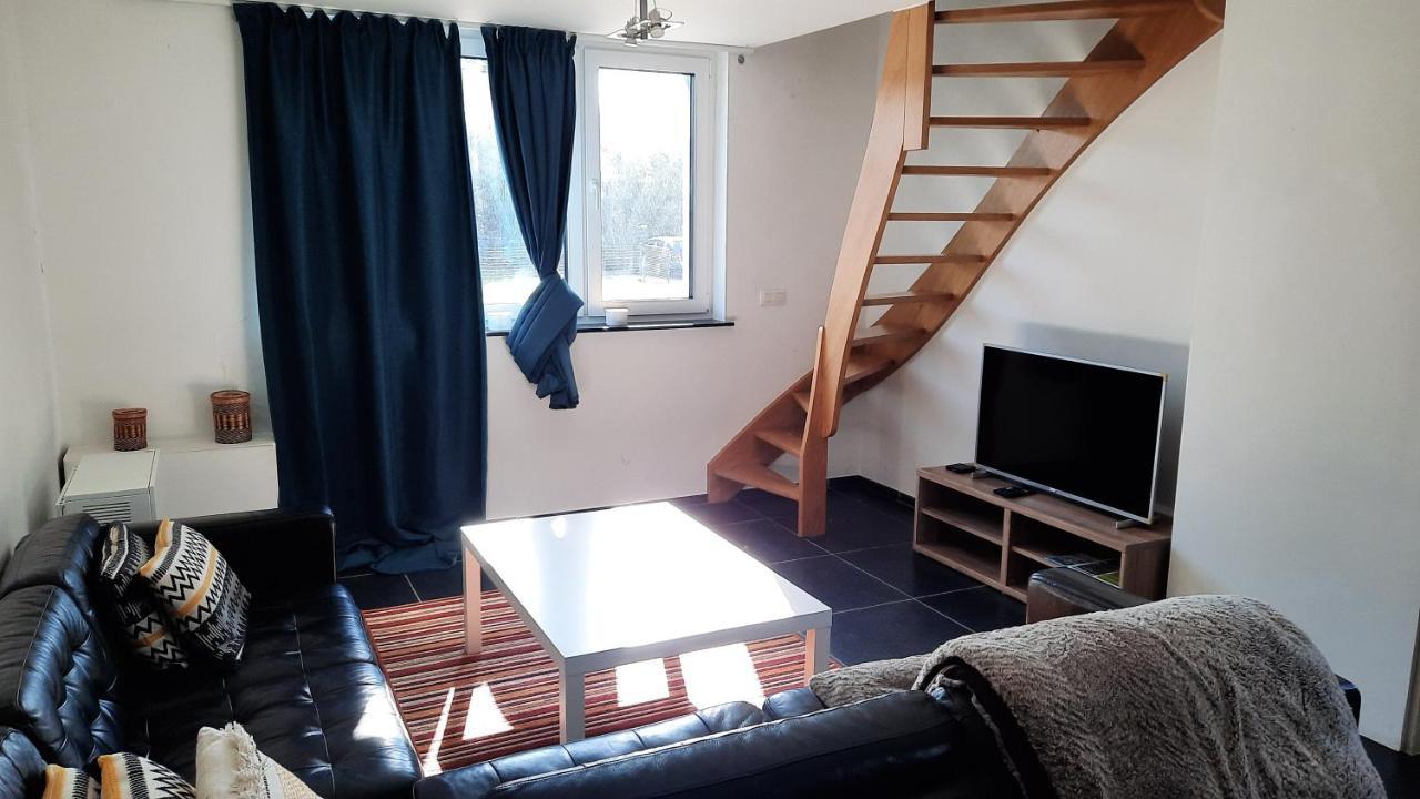 Appartement Duplex Pour 3-4 Personnes A Ciney Exterior photo