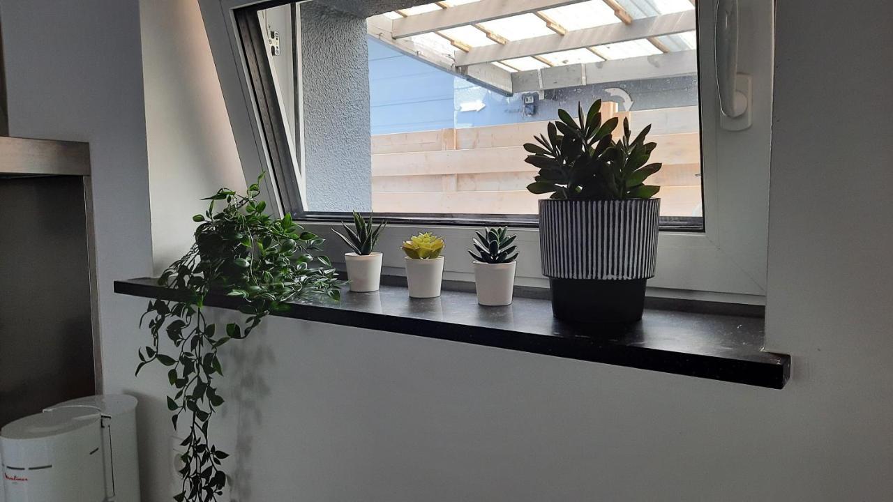 Appartement Duplex Pour 3-4 Personnes A Ciney Exterior photo