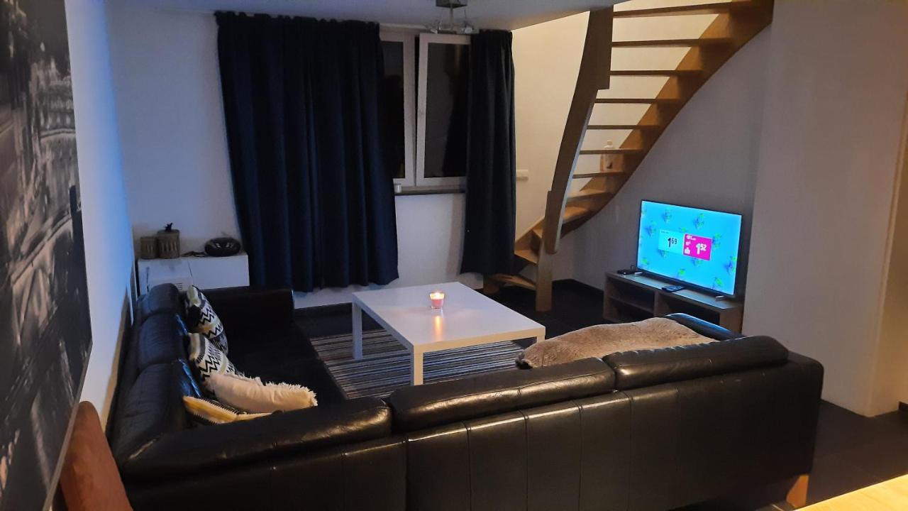 Appartement Duplex Pour 3-4 Personnes A Ciney Exterior photo